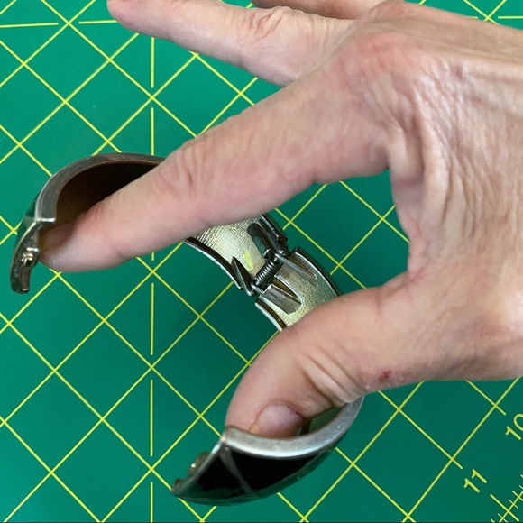 Vintage Enamel & Silver Tone Bangle Bracelet - Picture 3 of 5